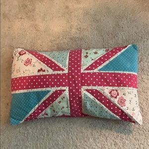 Throw pillow